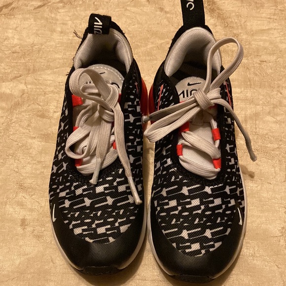 Nike Air Max 270 Black Red White Size 12C - Picture 2 of 6
